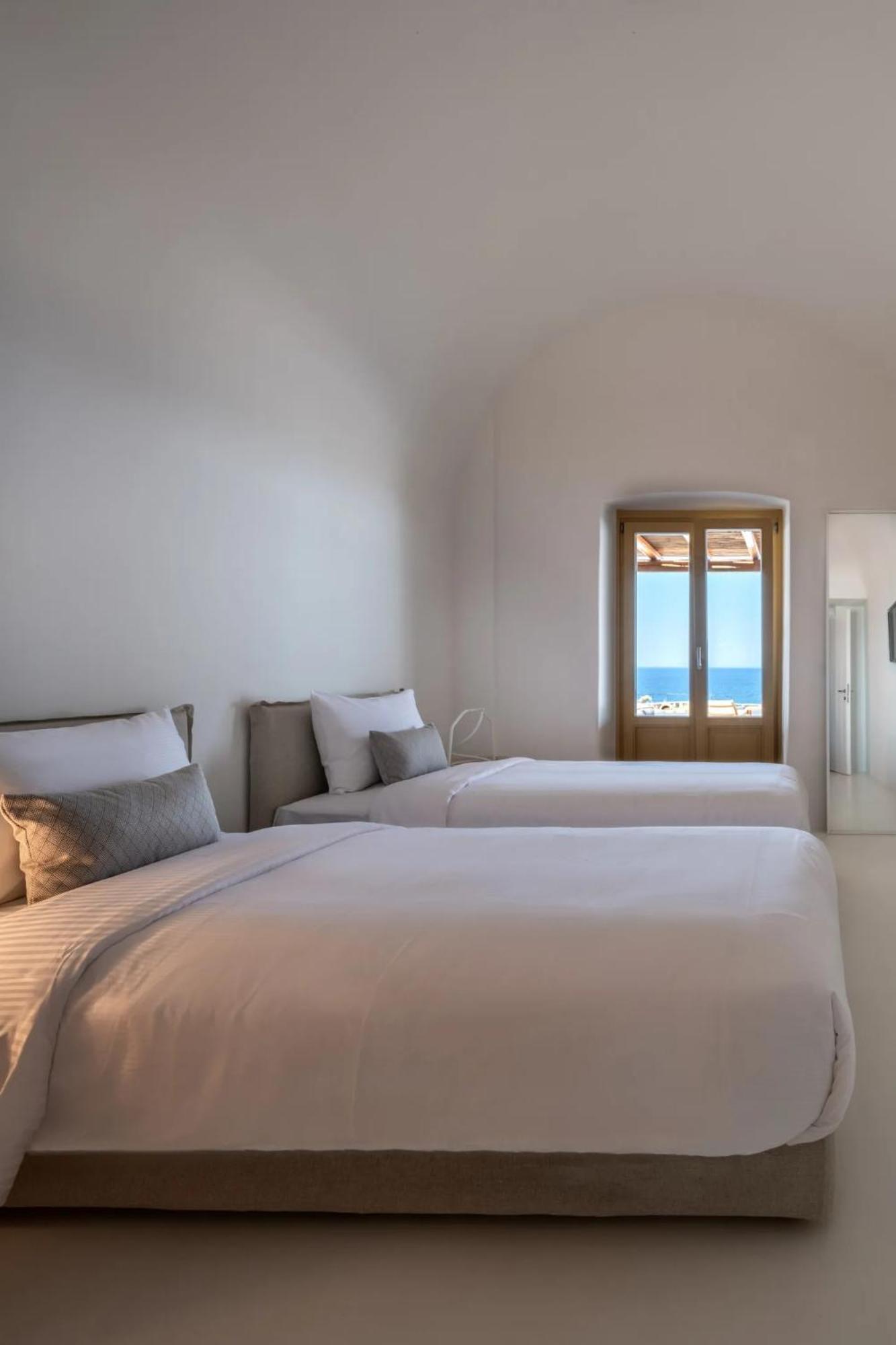 Colombos Beachfront Foinikia  Phòng bức ảnh