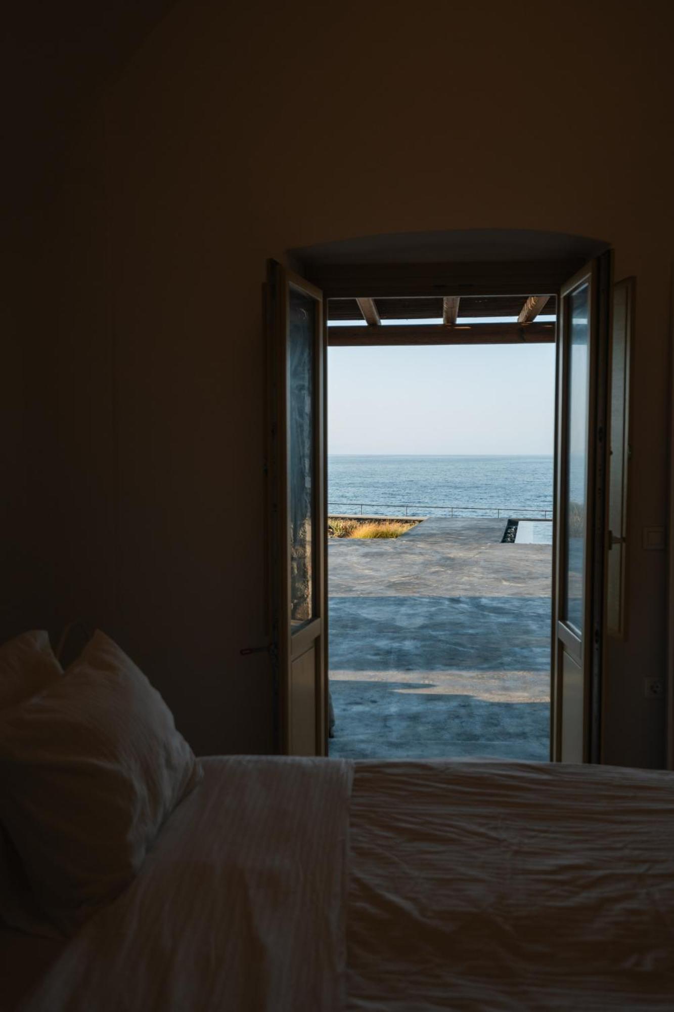 Colombos Beachfront Foinikia  Phòng bức ảnh