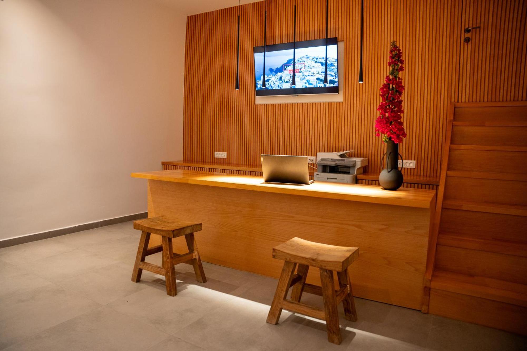 Colombos Beachfront Foinikia  Ngoại thất bức ảnh