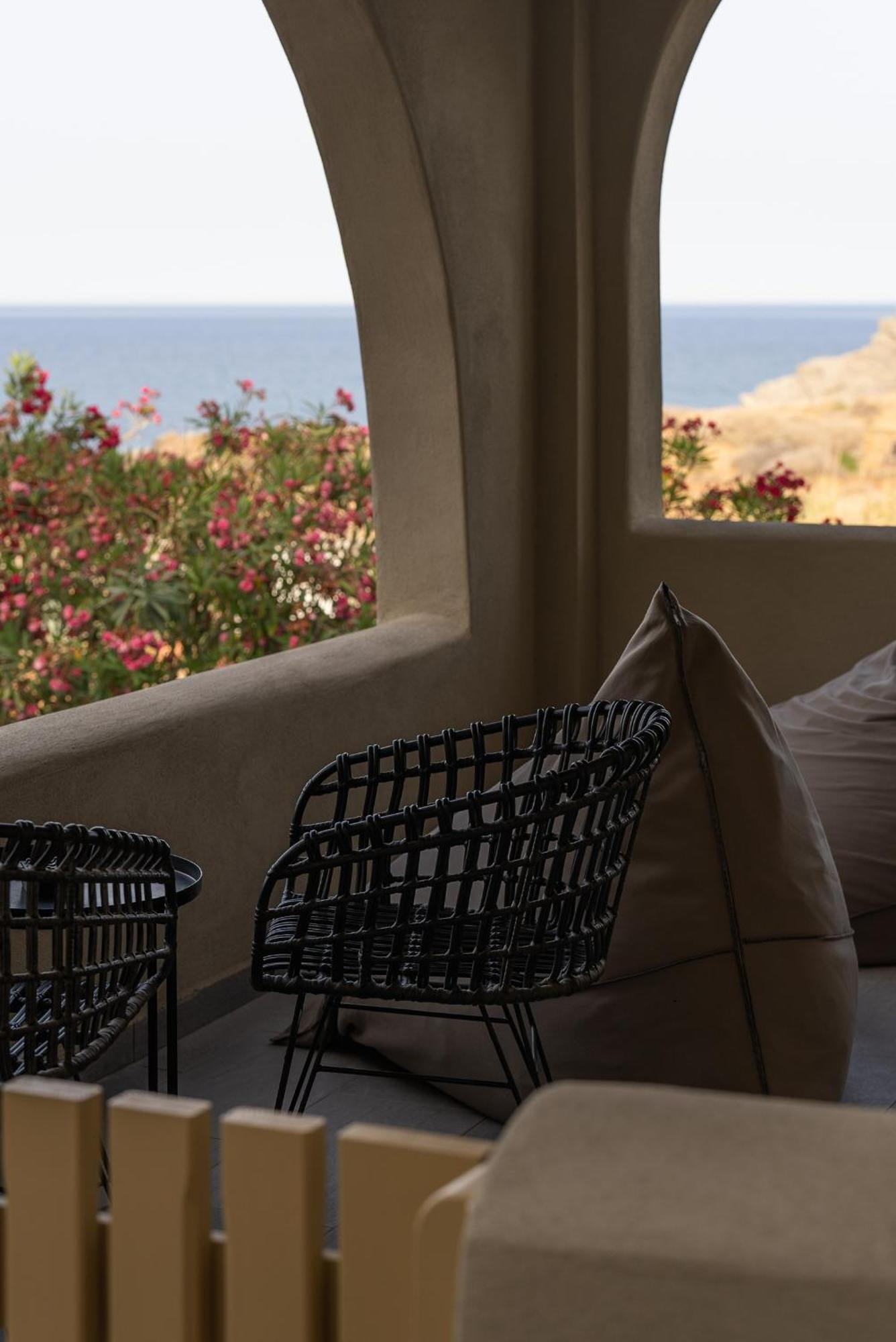 Colombos Beachfront Foinikia  Ngoại thất bức ảnh